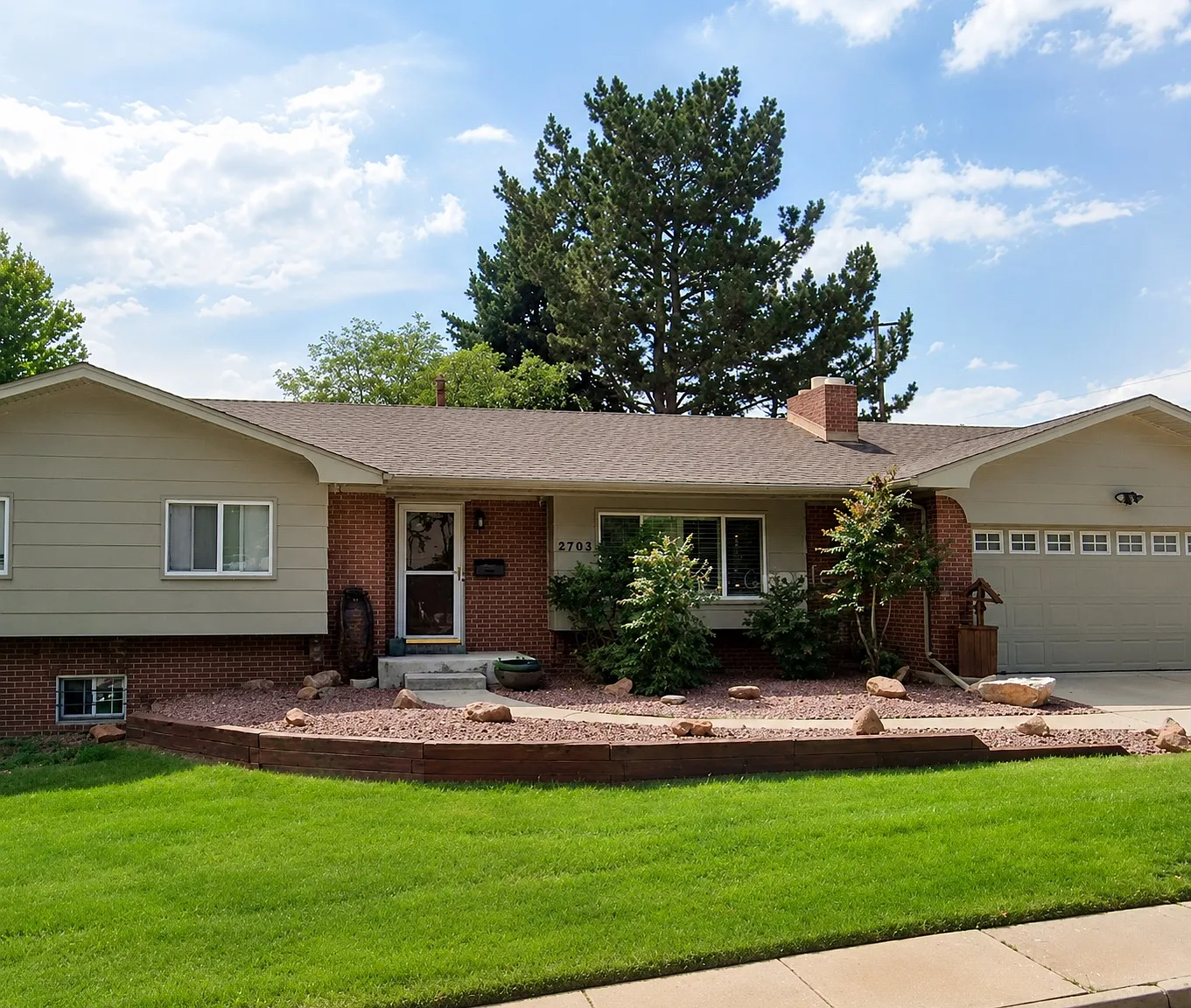 4 bed, 2000 sqft, $3,500 — Photo 1