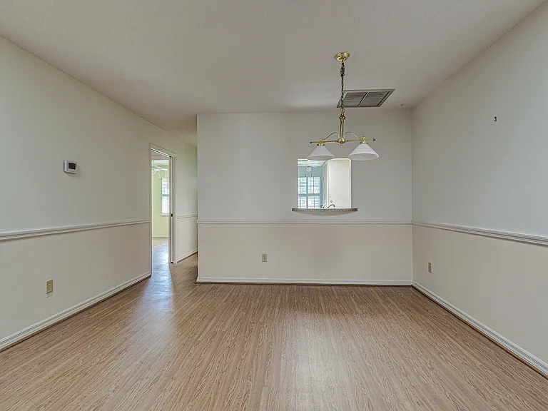 205 N Trout Ave — Photo 16