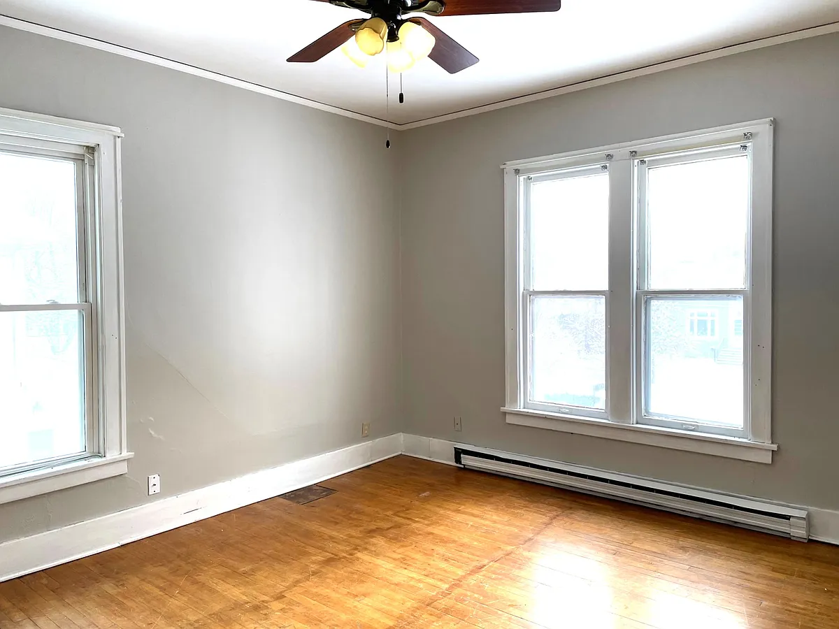 Building Photo - 387 8th Ave S #3