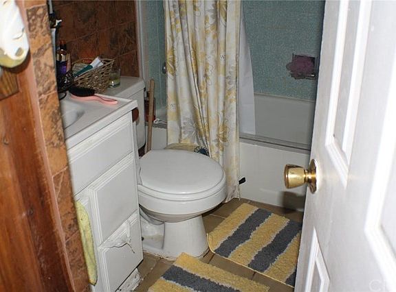 4th image of 33166 Avenue D