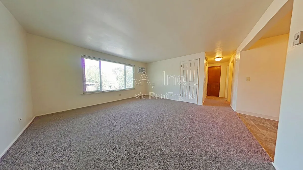 Building Photo - 803 SW 8th St #6