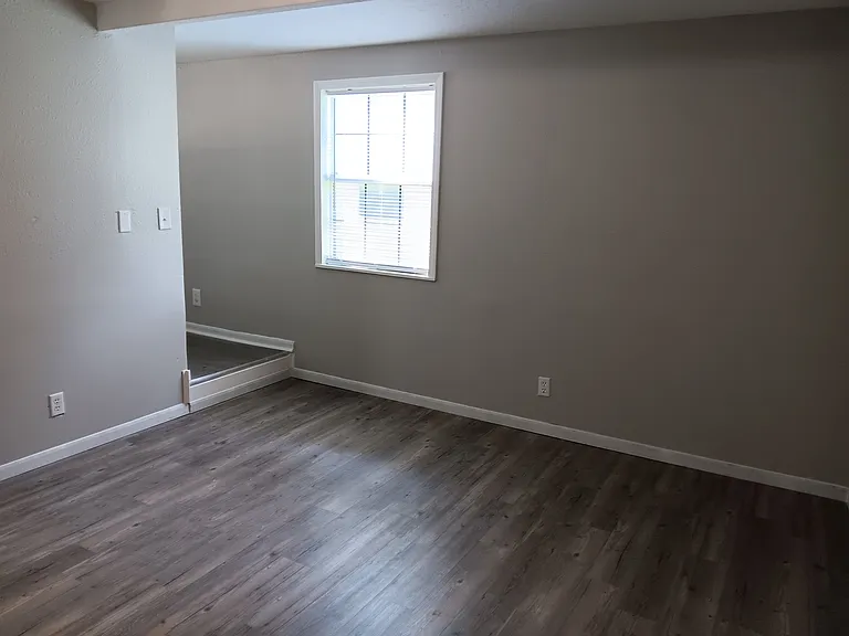 3 bed, 1.5 bath, $895 — Photo 6