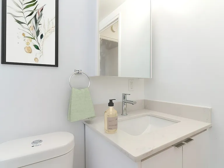 33 Erskine Ave — Photo 13