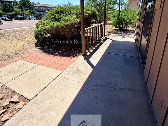3rd image of 1466 Hathaway Dr APT A