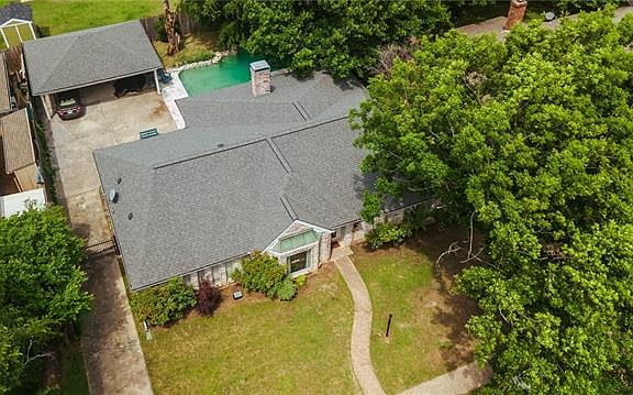 3rd image of 2513 Lakeview Dr