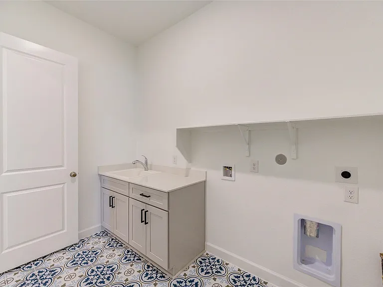 25326 Loch Doon Dr — Photo 17