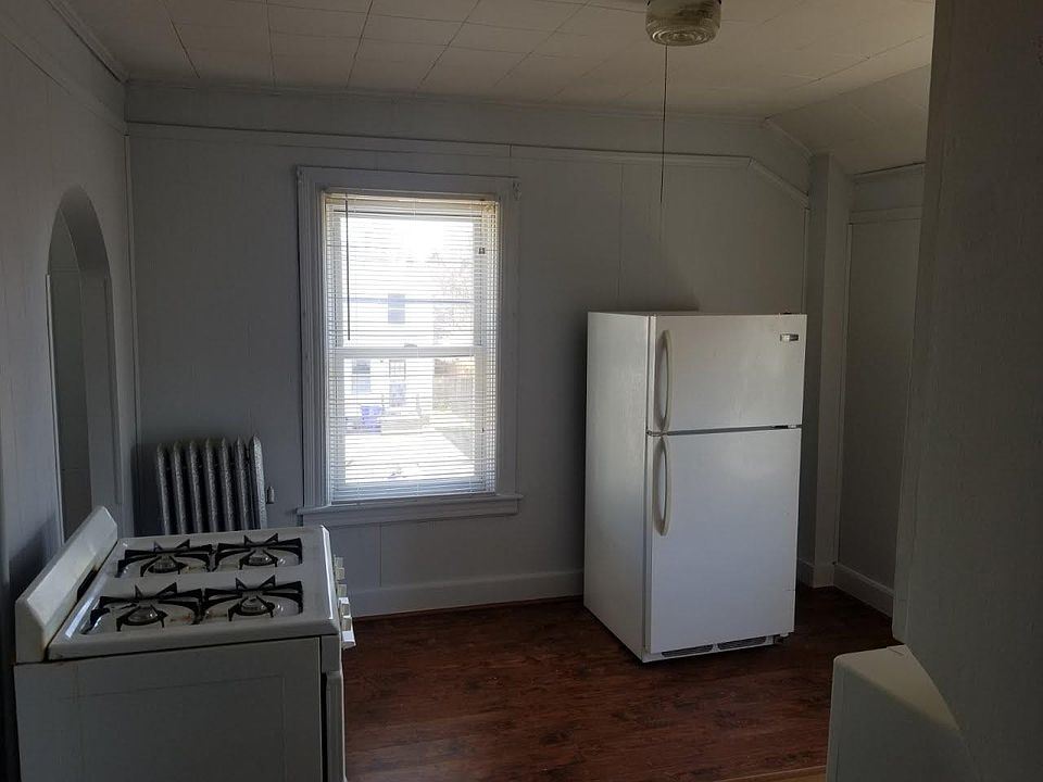 1st image of 121 2nd St #4