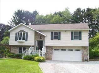 123 Sunny Ln, Hunker, PA
