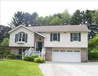 123 Sunny Ln photo 1