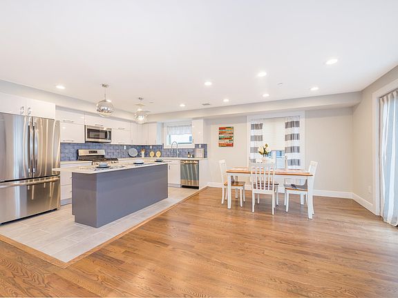 5th image of 848 E Broadway #2W