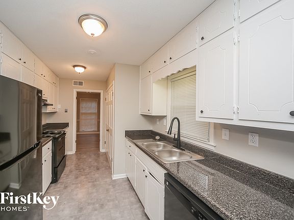 5th image of 2401 Eastover Dr