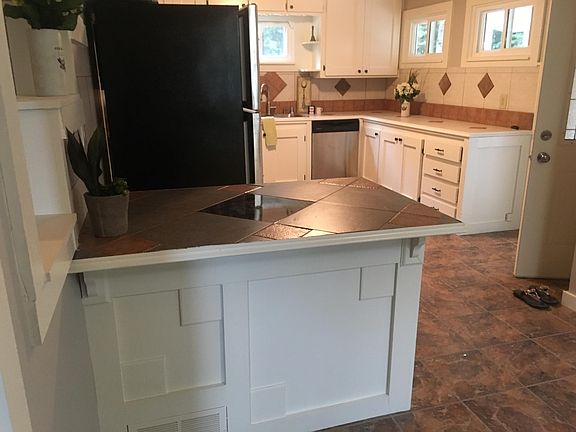Breakfast Bar for additional Counter space