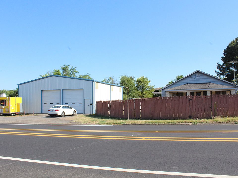 1st image of 406 E Main St