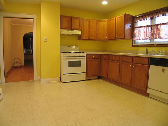 4th image of 5520 N Marmora Ave #2