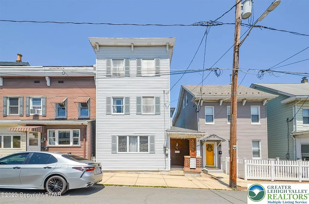 224 Center Ave photo 1