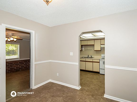 4th image of 5933 Maple Leaf Dr S