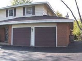 49 Eden Rd, Elk Grove Village, IL 60007