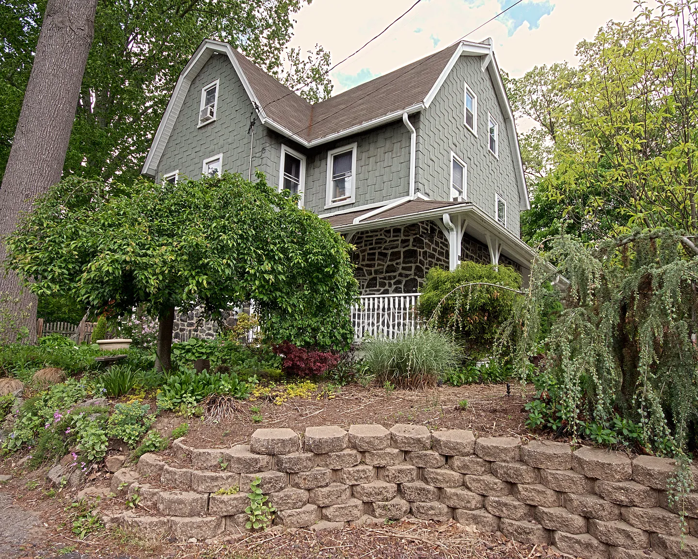 121 Rockland Ave photo 1
