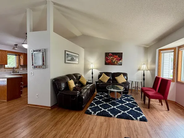 3828 Fairhaven Rd, Eagan, MN 55123