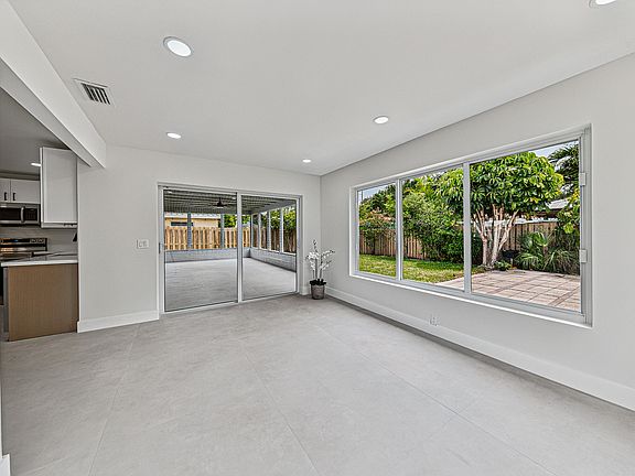4th image of 350 NE 42ND Street
