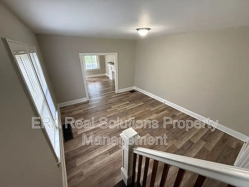 3 bed, 1.0 bath, 1232 sqft, $1,400 — Photo 4
