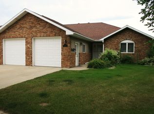 1204 Birchwood Ln, Aberdeen, SD 57401