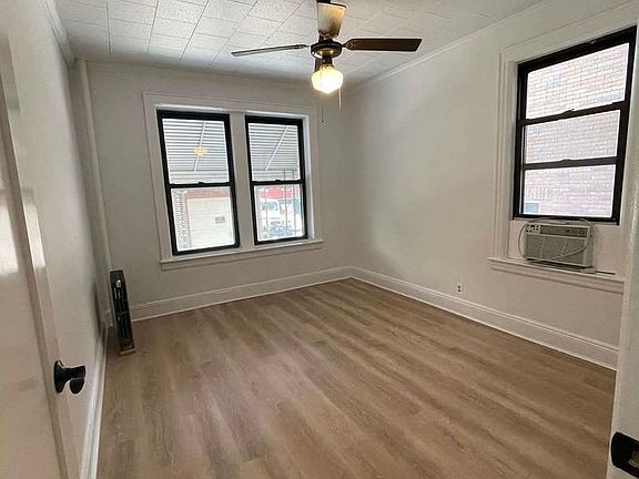 4th image of 28-21 35th St #1REAR