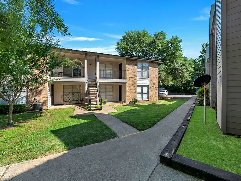 Athena Garden Apartments — Photo 6