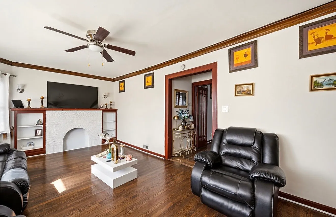 5 bed, 2336 sqft, $3,700 — Photo 4