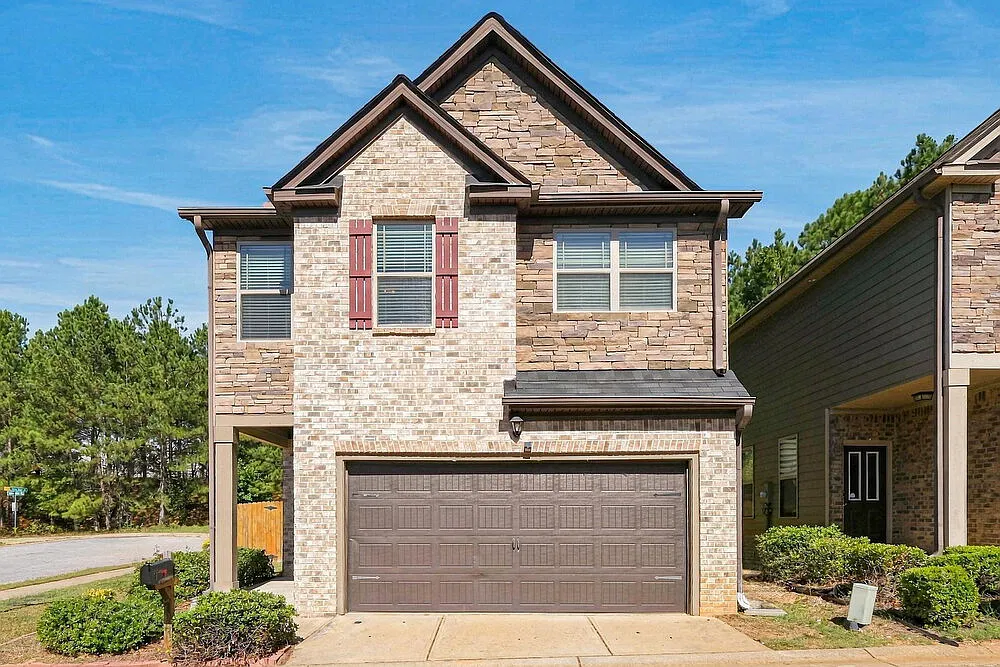 4 bed, 2.5 bath, 2100 sqft, $2,365 — Photo 1