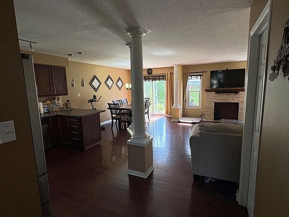 3rd image of 304 Purple Sage Cres
