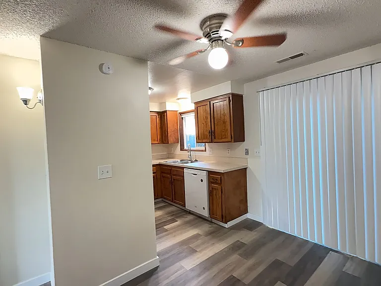 1175 Clearview Ave NE — Photo 8