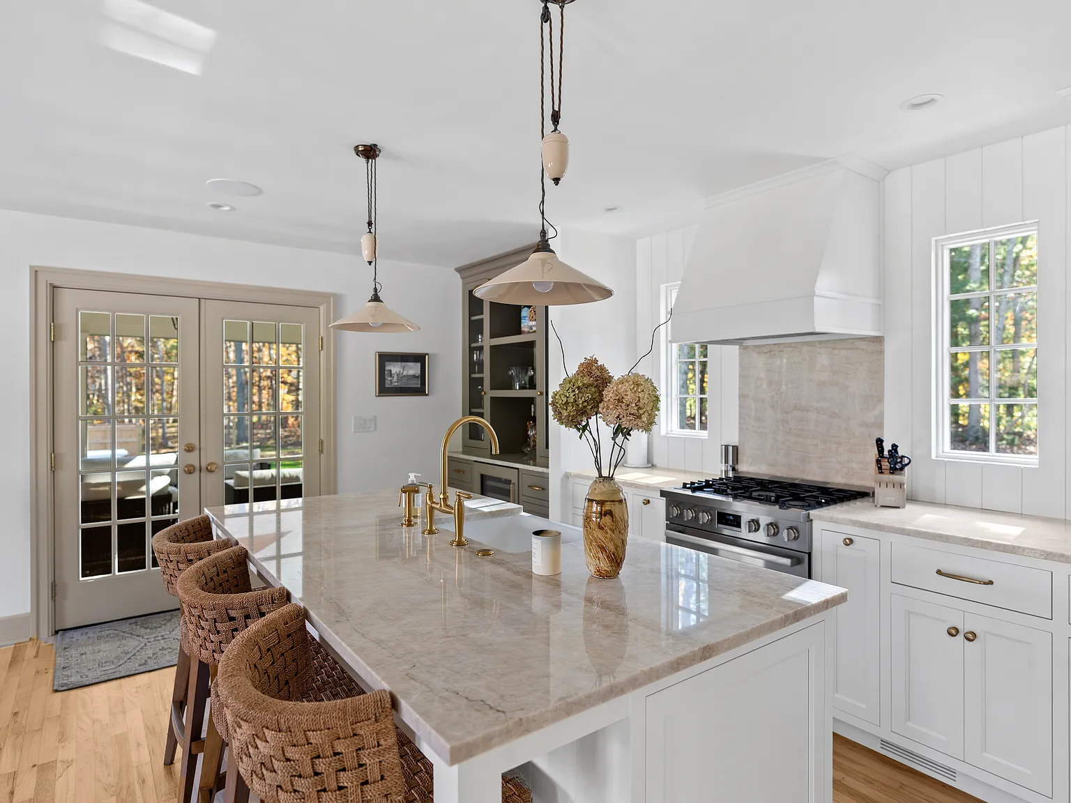 Newly Renovated Charmer in East Hampton — Photo 3