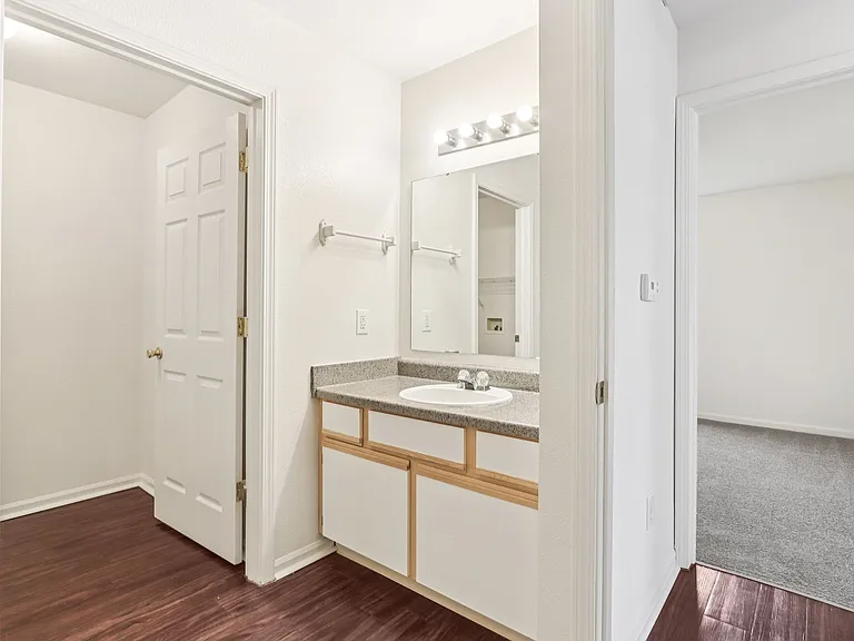 Broadway Village Apartments — Photo 25
