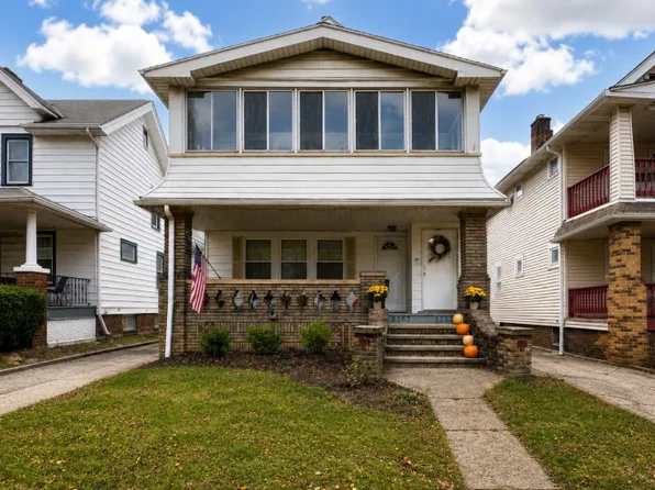2202 Waterbury Rd, Lakewood, OH 44107