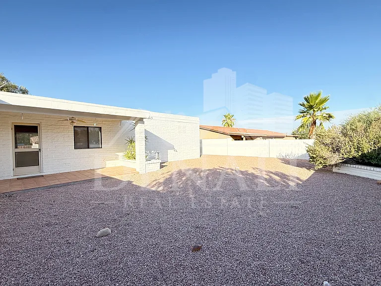 15076 N Escondido Dr #B — Photo 16