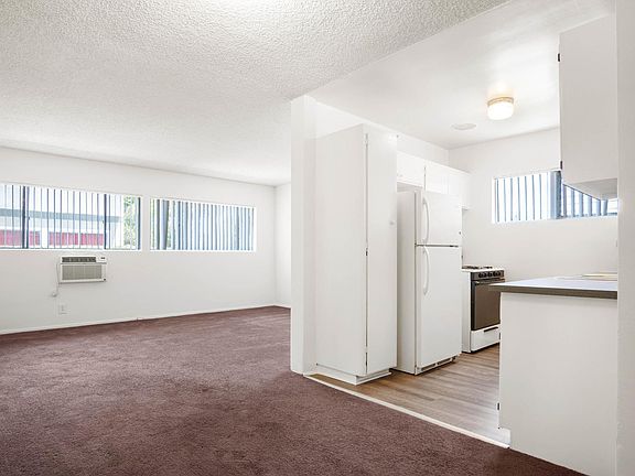 5th image of 18049 Roscoe Blvd #6