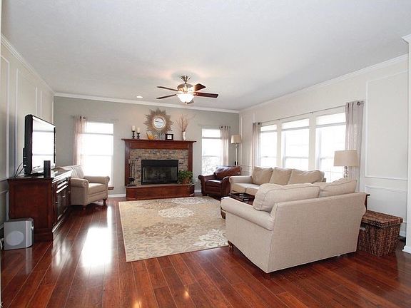 5th image of 32834 Elm Dr