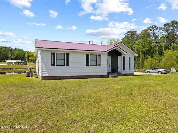 113 Clyde Pipkins Rd, Lucedale, MS 39452