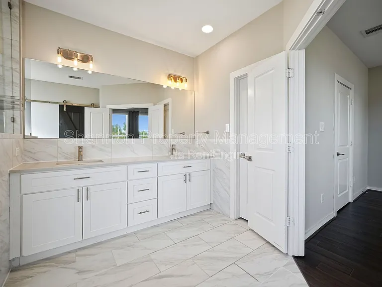 605 Dumble St — Photo 27