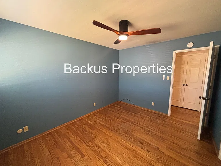 211 Chaucer Dr — Photo 10