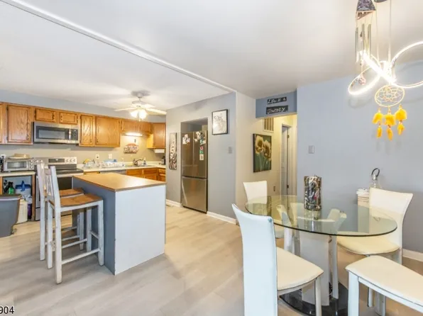 5 Amherst Ct, Hamburg Boro, NJ 07419