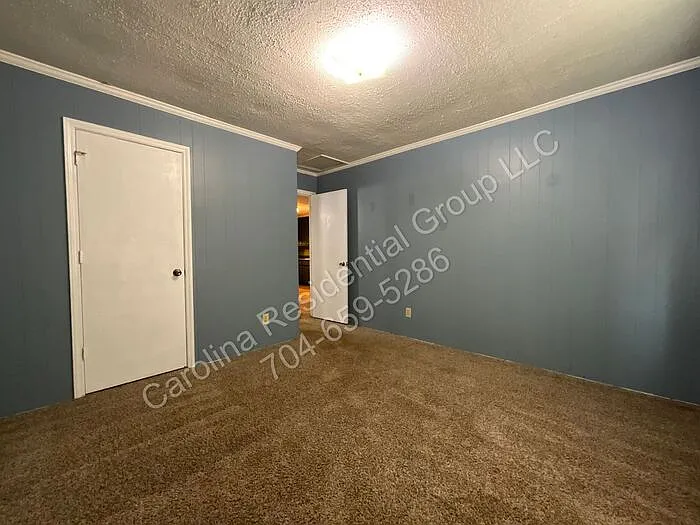 1380 Fairley Ave #B — Photo 7