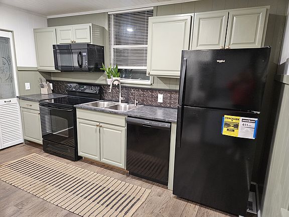 2nd image of 412 Jackson Ave #2