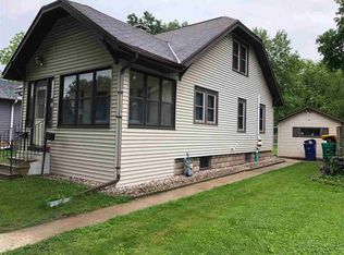 1011 Howard St, Green Bay, WI 54303