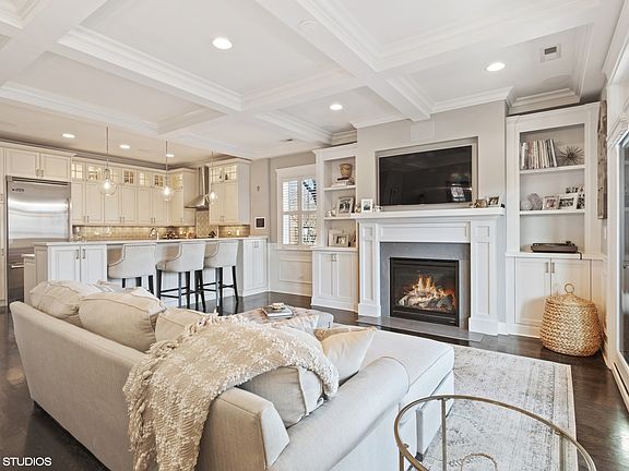 4th image of 3222 N Southport Ave #2N