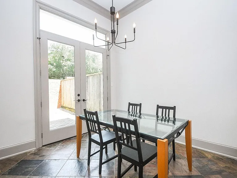 2702 Tudor Mnr — Photo 19