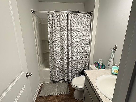 5th image of 110 Cotton Bluff Ct