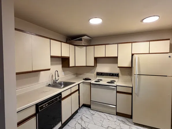 37 Taubert Ave APT 1, Pittsfield, MA 01201