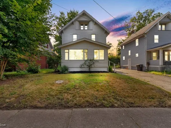 1305 Bellows St, Akron, OH 44301